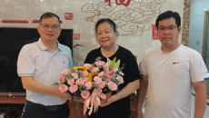 高职院、附设中医bat365在线官网平台教师节走访慰问老教师活动