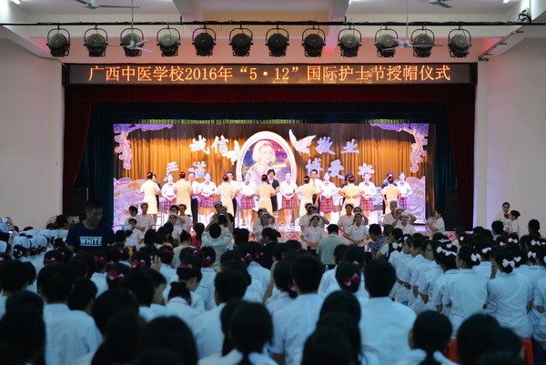授帽仪式现场