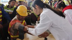 立足岗位学雷锋 服务民众献爱心——2017bat365在线官网平台学雷锋活动综述