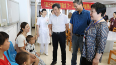 瑞康医院：自治区红十字会副会长潘雪红一行于儿童节前夕看望慰问先天性心脏病患儿