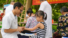 “中医药健康你我他，中医中药中国行”广西站活动正式启动 市民现场体验壮医特色疗法