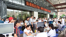 一附院举办庆祝仙葫院区开业一周年惠民大型义诊活动