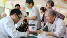践行人文关怀 健康与爱同行——附属国际壮医医院到重阳老年公寓开展大型义诊活动