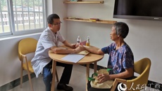 【人民网】bat365在线官网平台：“轮值村医”让中医优质资源飞入寻常百姓家