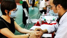一附院组织专家走进南宁客运段开展义诊送健康活动