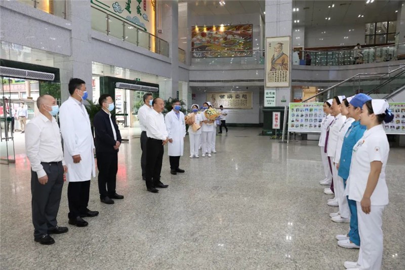 自治区副主席廖品琥一行到我院开展慰问活动