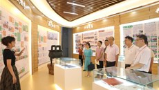 容县政协副主席、工商联主席吴烽珲带领考察组一行到一附院参观交流