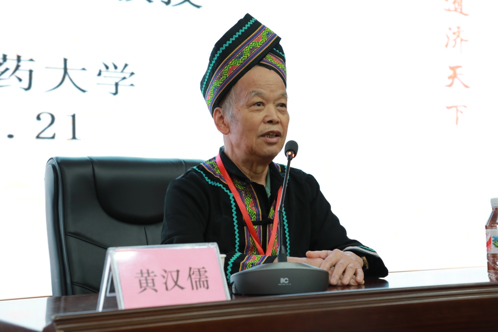 ▲黄汉儒授课