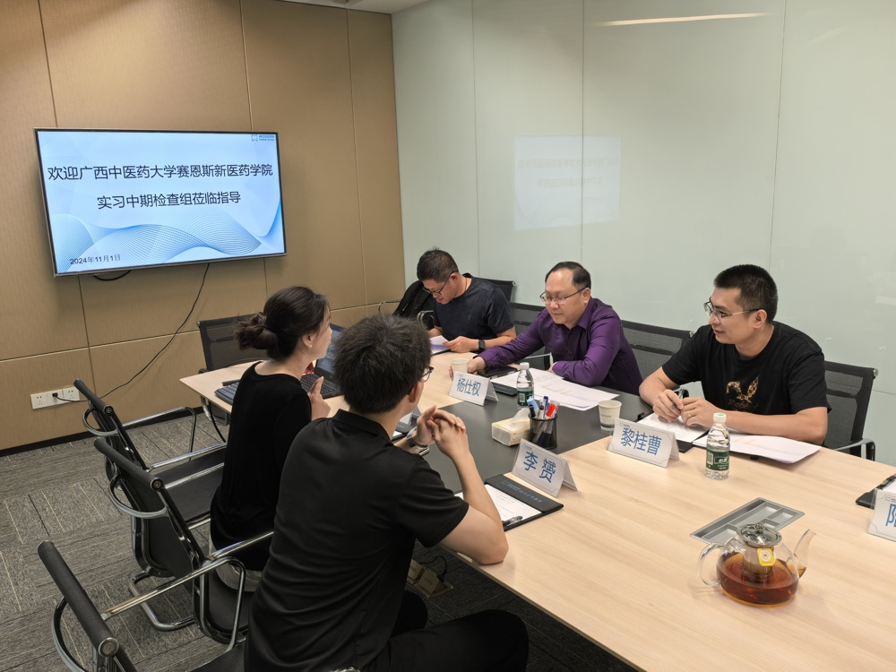 检查组与企业方进行座谈交流 检查组与企业方进行座谈交流