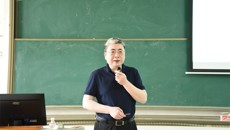 点亮思想灯塔，照亮成长之路——附属瑞康医院领导班子给联系班级上思想政治课