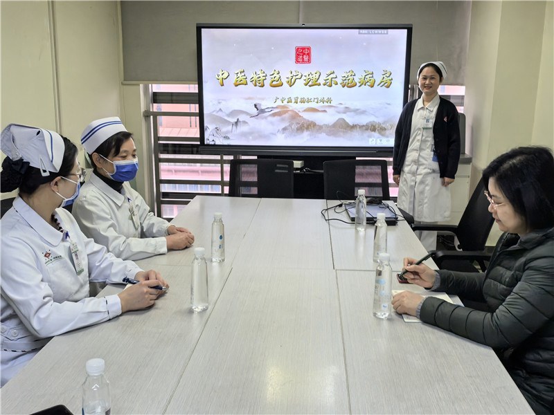 深入专科开展交流