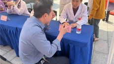 第一附属医院专家团队赴爱琴海城市广场开展义诊