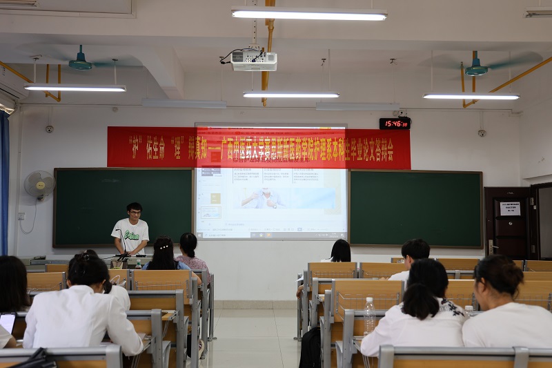 ▲学生答辩 ▲学生答辩