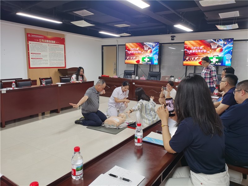 急救措施培训讲座现场 急救措施培训讲座现场