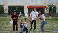 bat365在线官网平台“童心庆六一，健步共成长”教职工亲子健步走活动