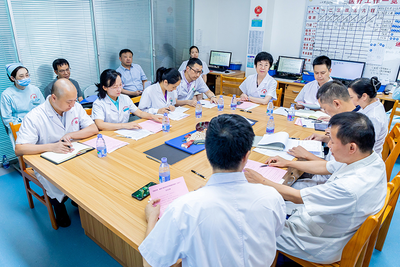 多学科联合会诊现场.jpg 多学科联合会诊现场.jpg