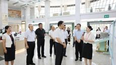 自治区人大常委会副主任、党组副书记张晓钦一行到学校第一附属医院开展基层卫生发展立法调研