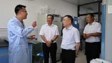 自治区海洋局局长玉彤一行到学校调研交流