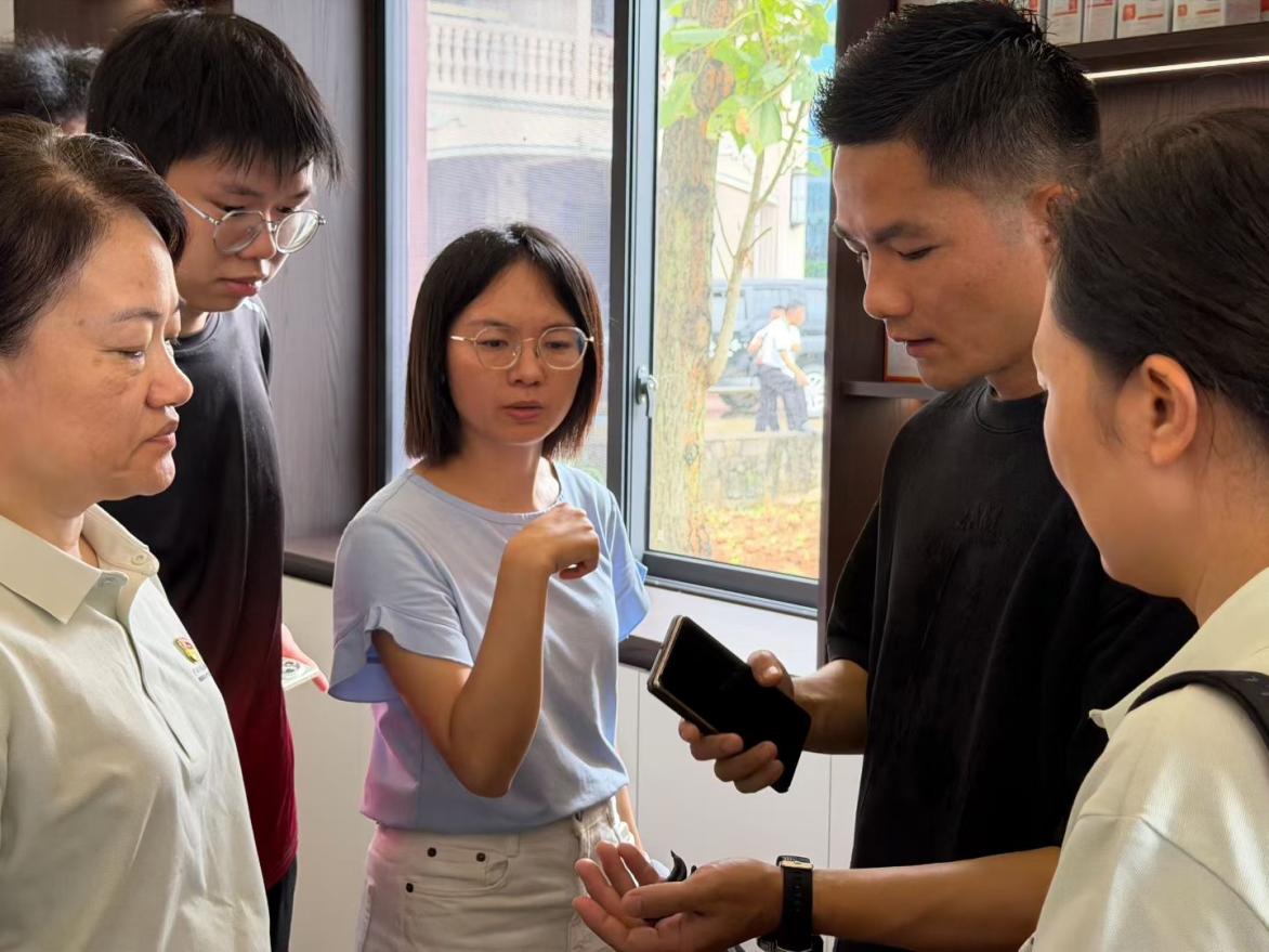参观水蛭企业1 参观水蛭企业1