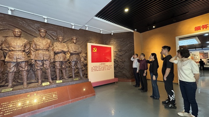 资产经营有限公司党支部开展“缅怀革命先烈 赋能资产经营”主题党日活动